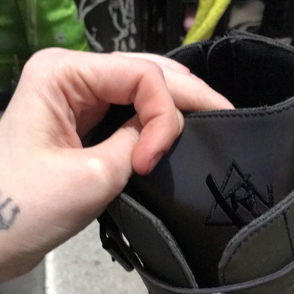 👽🆕Dolls Kill / YRU Reflective Alien Platform Boots! BNIB! Size 8!👽SOLD OUT! - Picture 14 of 16